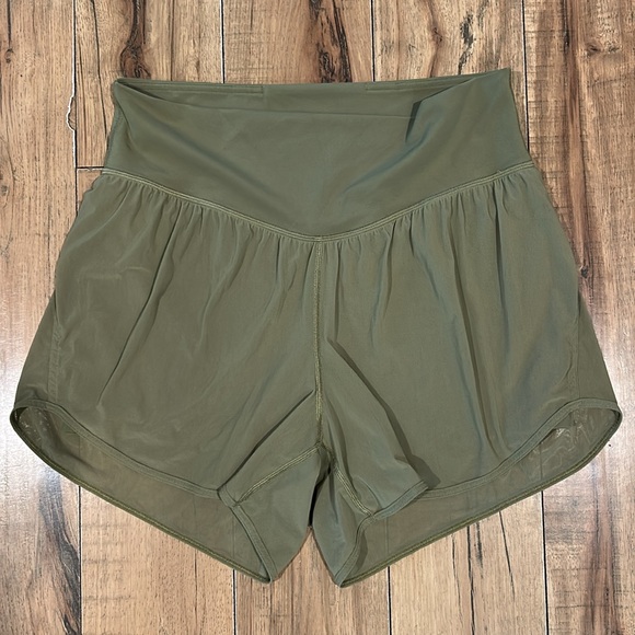 Lululemon Nulu and Mesh high rise yoga shorts Green 10 - Picture 3 of 5